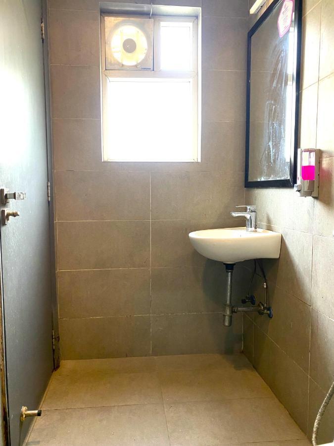 Qotel Hotel Ip Residency East Delhi Preet Vihar Yeni Delhi Dış mekan fotoğraf