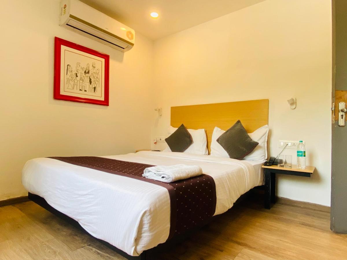 Qotel Hotel Ip Residency East Delhi Preet Vihar Yeni Delhi Dış mekan fotoğraf