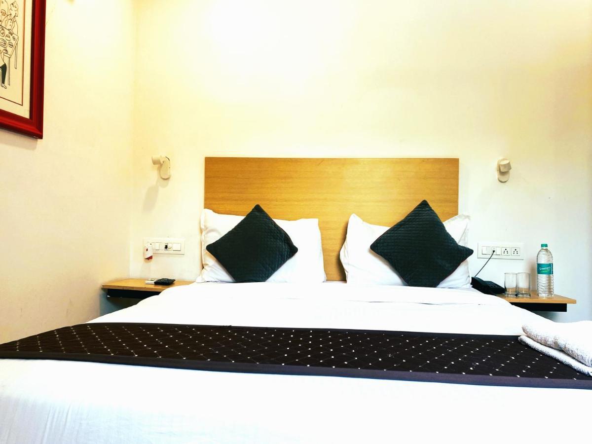 Qotel Hotel Ip Residency East Delhi Preet Vihar Yeni Delhi Dış mekan fotoğraf