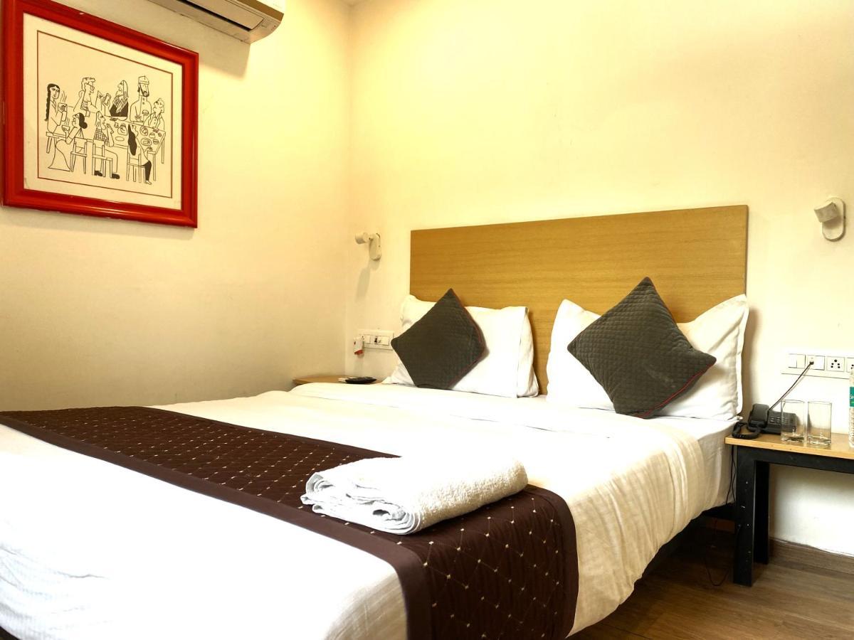 Qotel Hotel Ip Residency East Delhi Preet Vihar Yeni Delhi Dış mekan fotoğraf