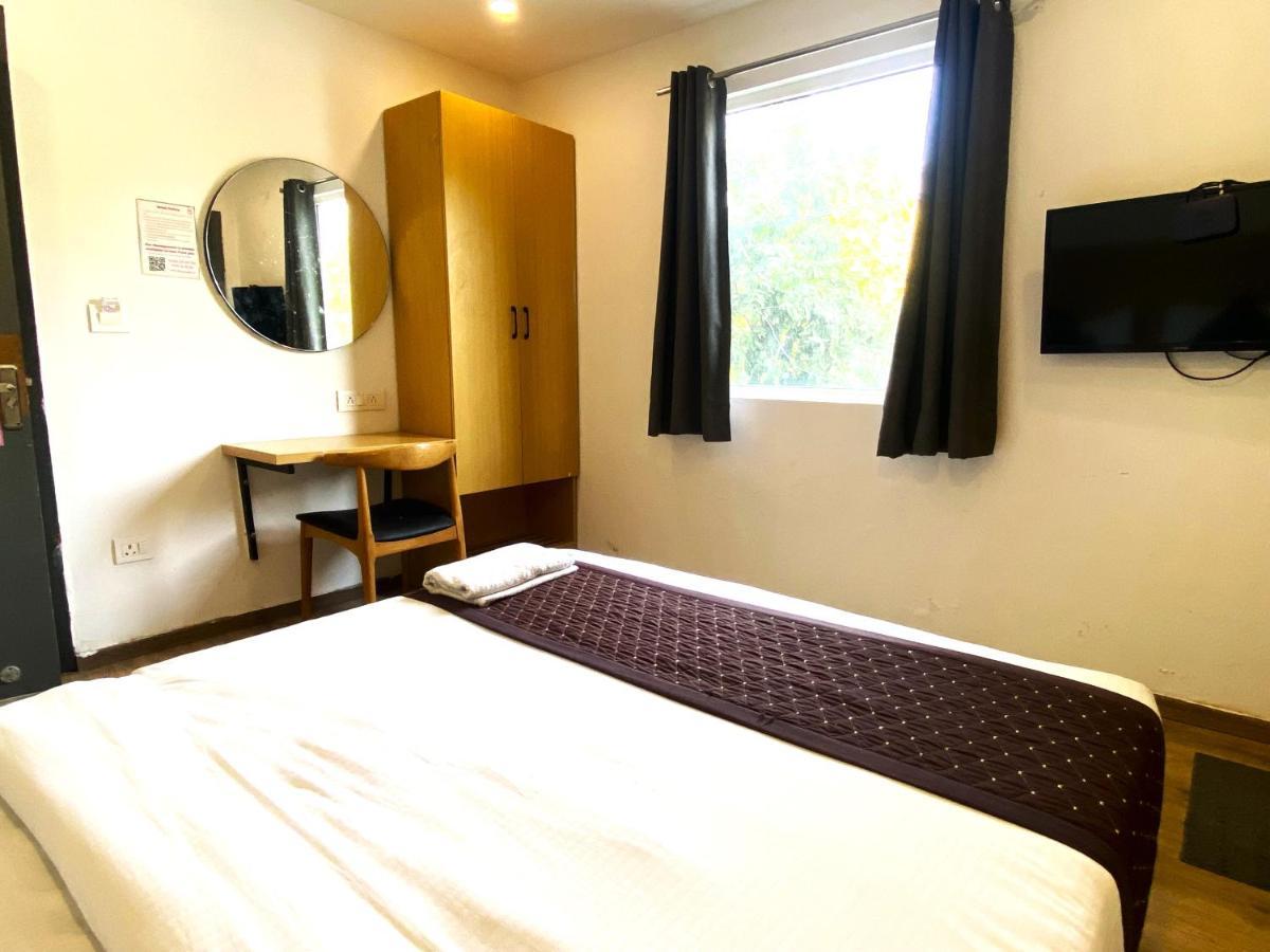 Qotel Hotel Ip Residency East Delhi Preet Vihar Yeni Delhi Dış mekan fotoğraf