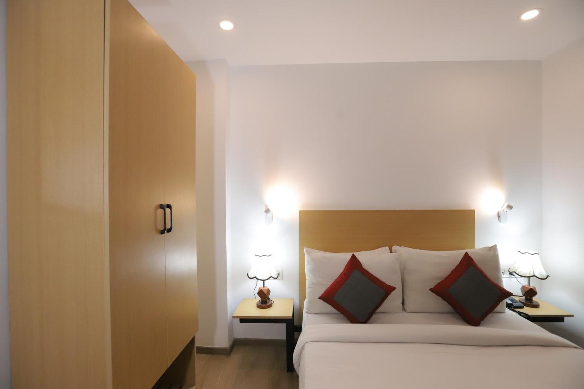 Qotel Hotel Ip Residency East Delhi Preet Vihar Yeni Delhi Dış mekan fotoğraf