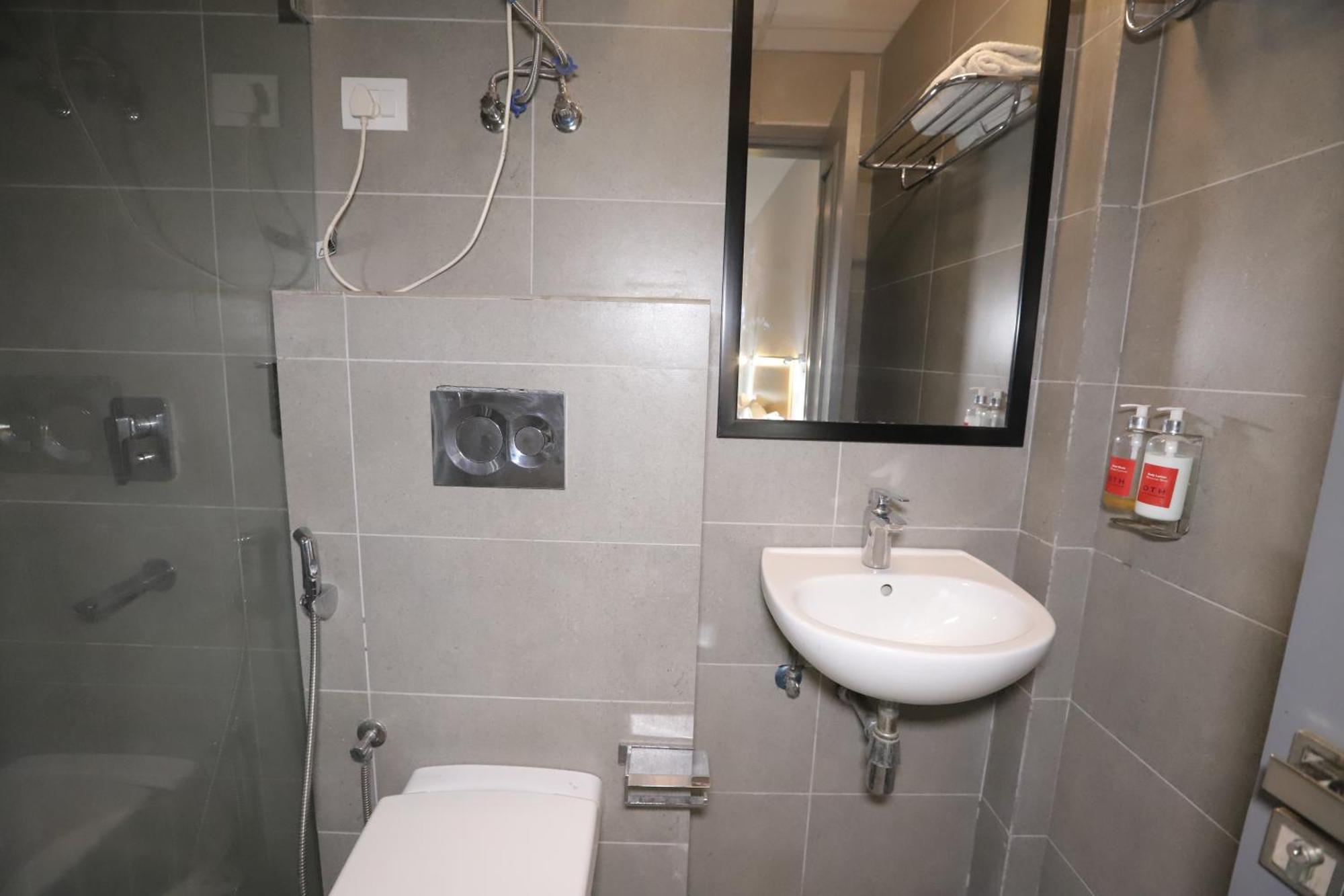 Qotel Hotel Ip Residency East Delhi Preet Vihar Yeni Delhi Dış mekan fotoğraf