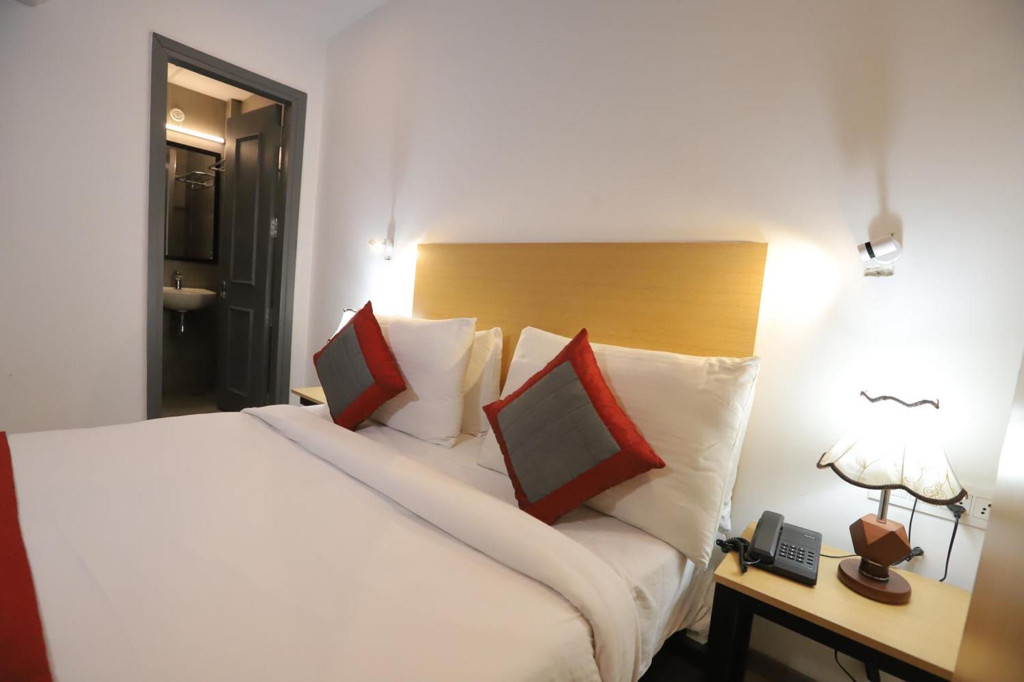 Qotel Hotel Ip Residency East Delhi Preet Vihar Yeni Delhi Dış mekan fotoğraf
