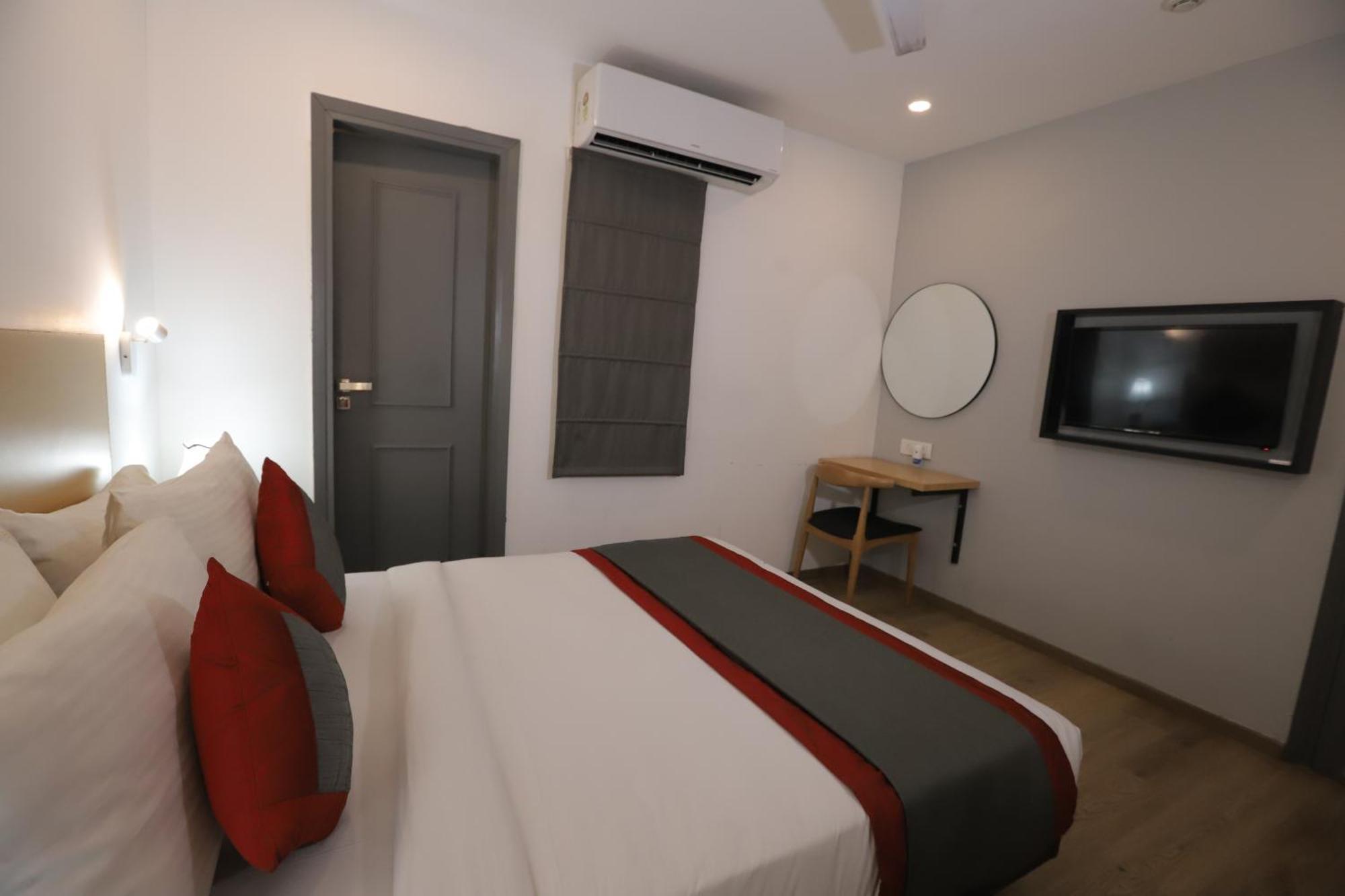Qotel Hotel Ip Residency East Delhi Preet Vihar Yeni Delhi Dış mekan fotoğraf