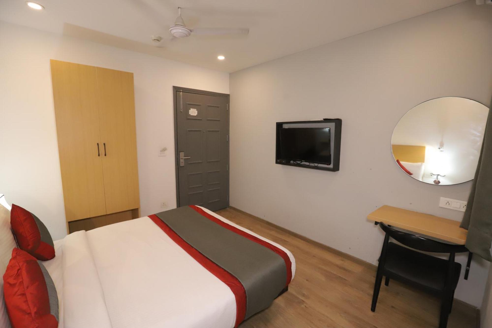 Qotel Hotel Ip Residency East Delhi Preet Vihar Yeni Delhi Dış mekan fotoğraf