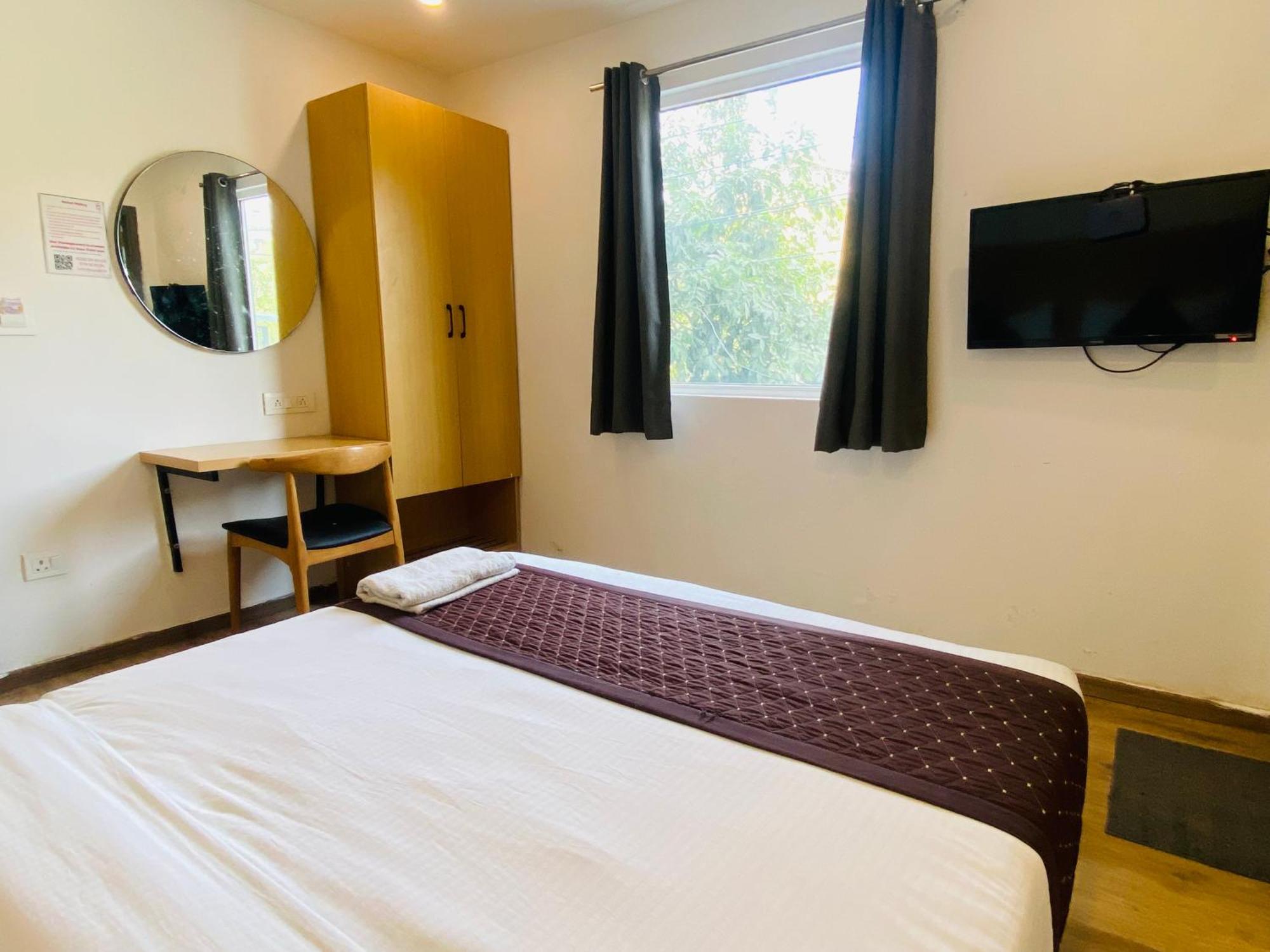 Qotel Hotel Ip Residency East Delhi Preet Vihar Yeni Delhi Dış mekan fotoğraf