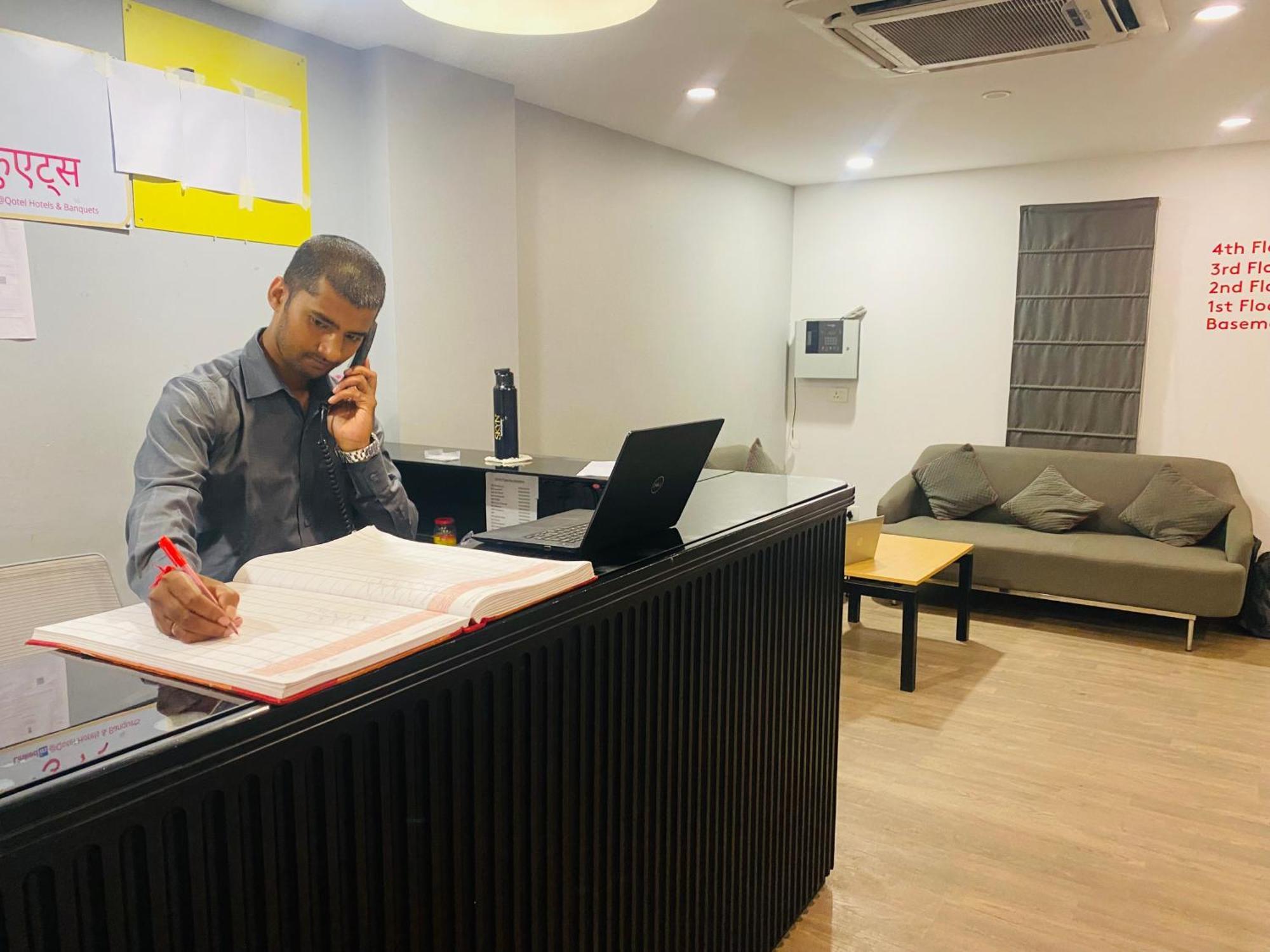 Qotel Hotel Ip Residency East Delhi Preet Vihar Yeni Delhi Dış mekan fotoğraf